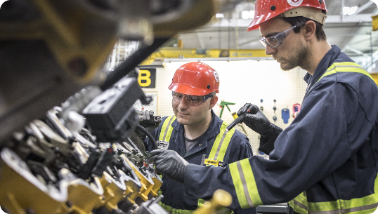 BECOME A CAT ® CERTIFIED HEAVDEVIENS UN TECHNICIEN CERTIFIÉ EN ÉQUIPEMENT LOURD CAT®  AVEC NOTRE PROGRAMME D’APPRENTIS.Y EQUIPMENT TECHNICIAN WITH OUR APPRENTICESHIP PROGRAM