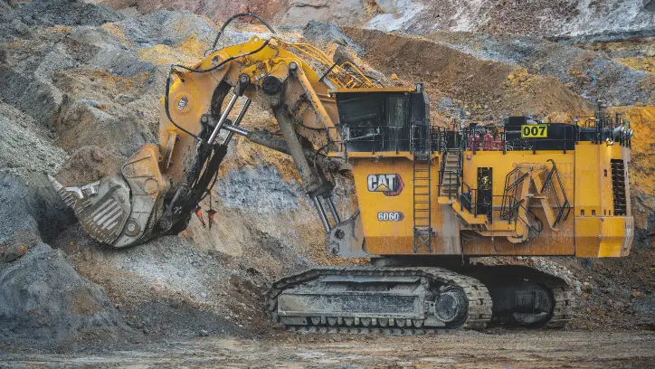 Hydraulic-Mining-Shovel-In-Action