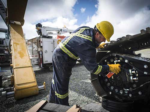 Toromont Cat field service technician